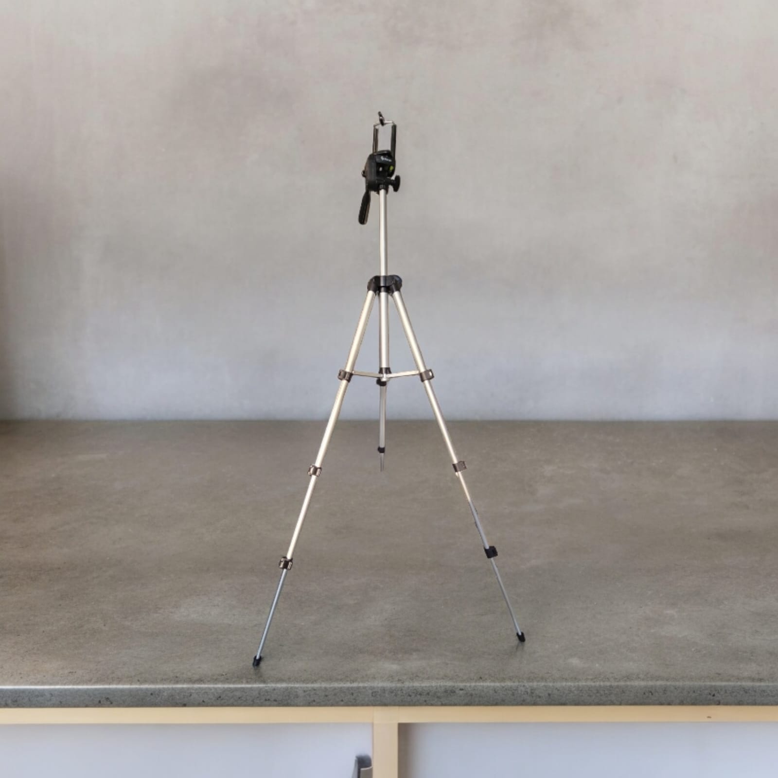 Trípode con Soporte para Celular – Estabilidad y Versatilidad en Cada Toma